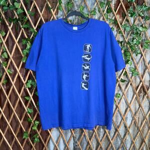 Vintage Y2K gap essential 2000s snowboard skate surf t-shirt